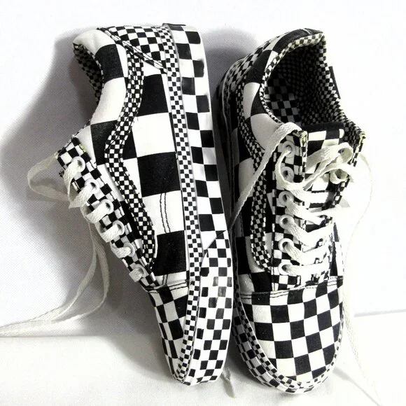 VANS OLD SKOOL CHECKER BOARD LACE UP SNEAKERS, WOMEN'S 7 OR MEN'S 5.5 - Picture 1 of 13